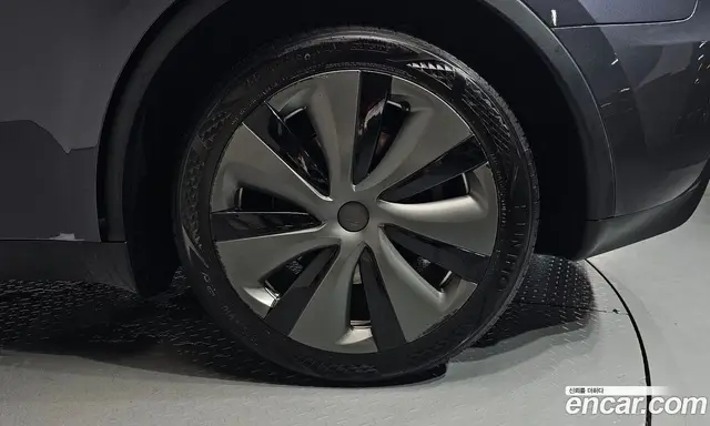 Tesla Model Y 2024 0.2 автомат (гидро), миниатюра 6 Tesla Model Y 2024 0.2 автомат (гидро), миниатюра 6