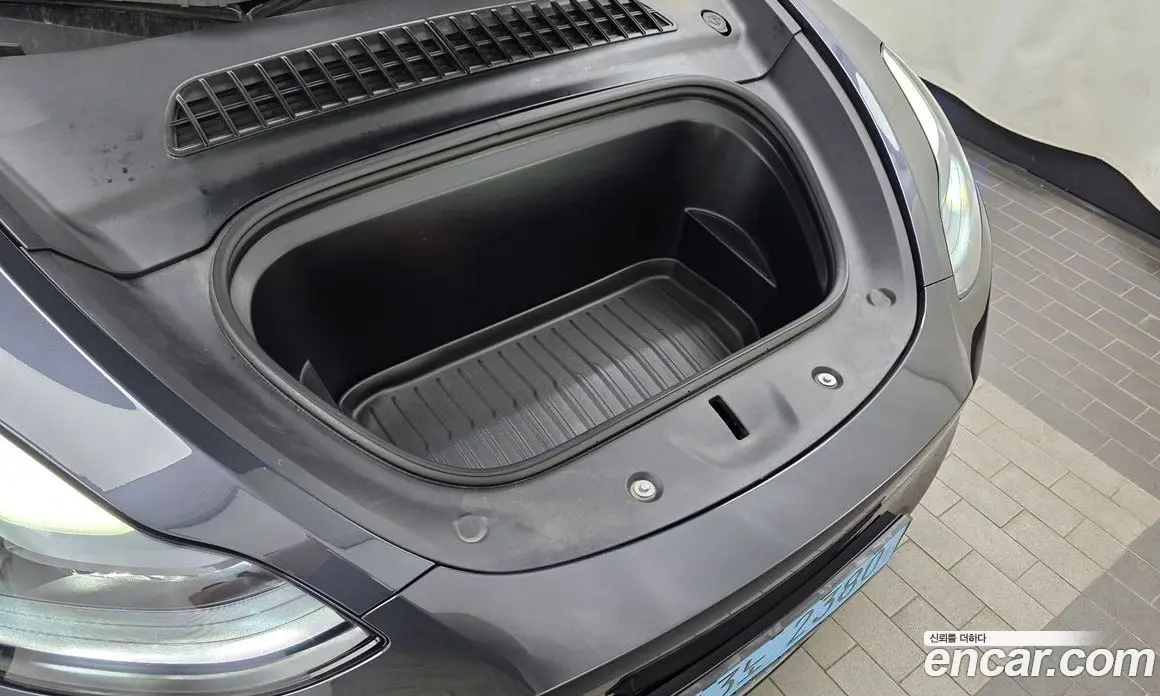 Tesla Model Y 2025 0.2 автомат (гидро), фото 6