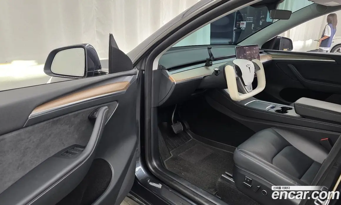 Tesla Model Y 2025 0.2 автомат (гидро), фото 10