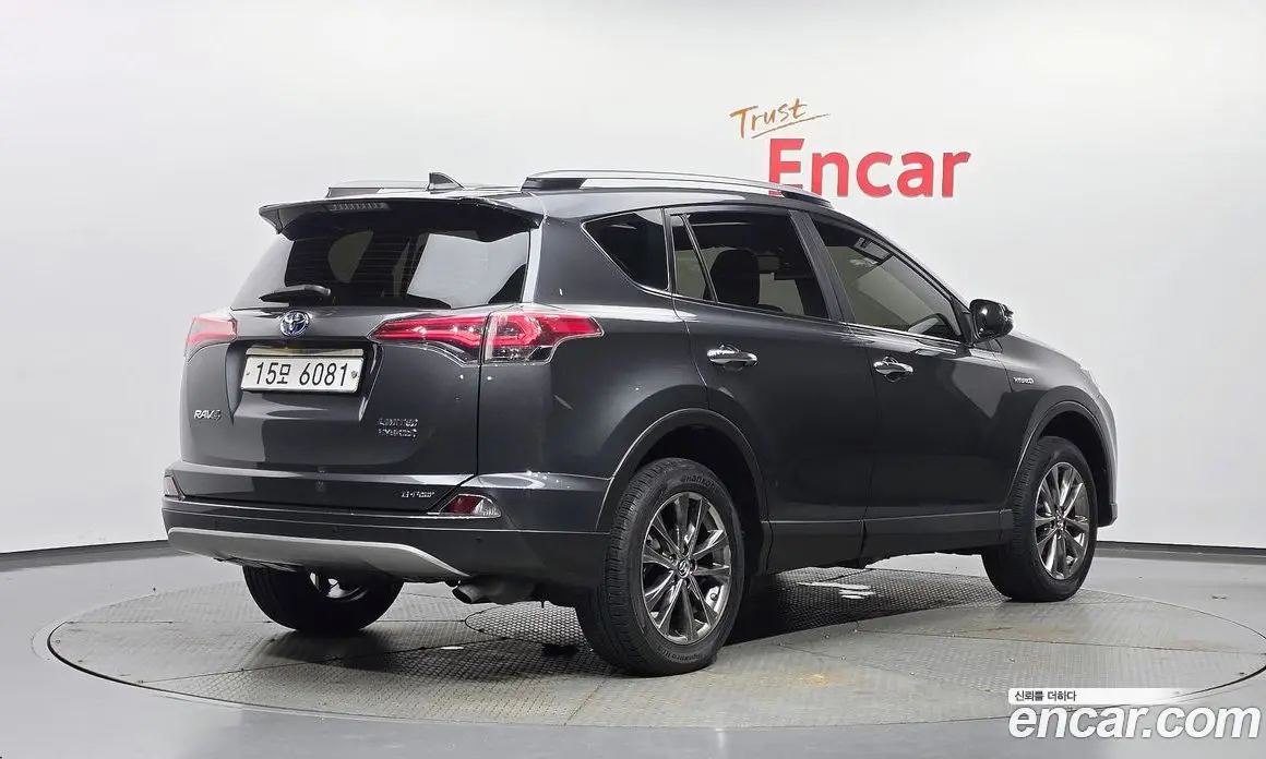 Toyota RAV4 2017 2.5 автомат (гидро), фото 2 Toyota RAV4 2017 2.5 автомат (гидро), фото 2