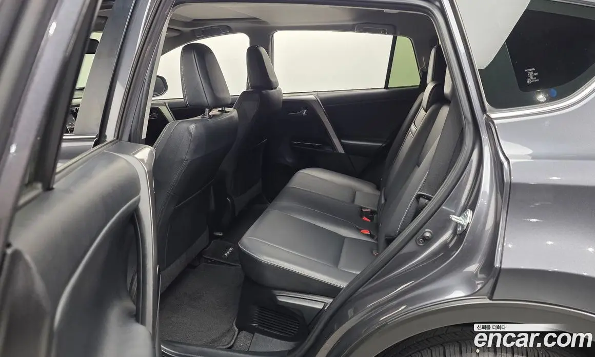 Toyota RAV4 2017 2.5 автомат (гидро), фото 11 Toyota RAV4 2017 2.5 автомат (гидро), фото 11