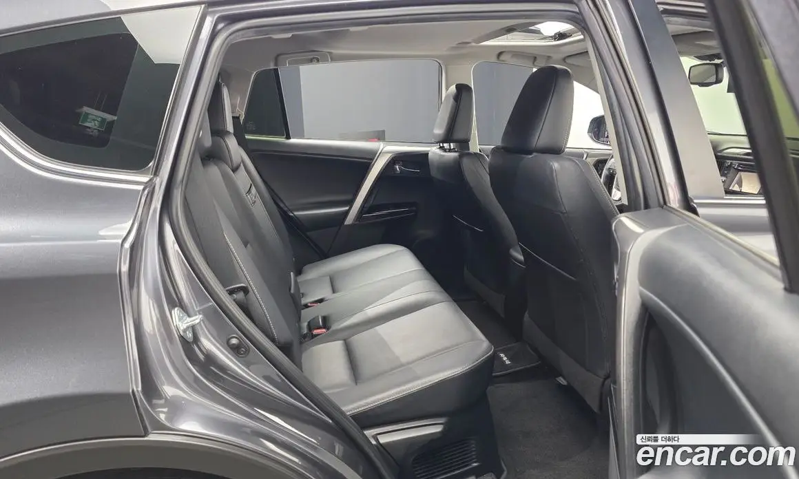Toyota RAV4 2017 2.5 автомат (гидро), фото 12 Toyota RAV4 2017 2.5 автомат (гидро), фото 12