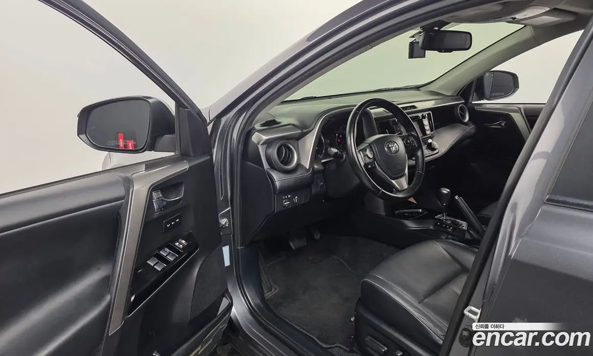 Toyota RAV4 2017 2.5 автомат (гидро), фото 10 Toyota RAV4 2017 2.5 автомат (гидро), фото 10