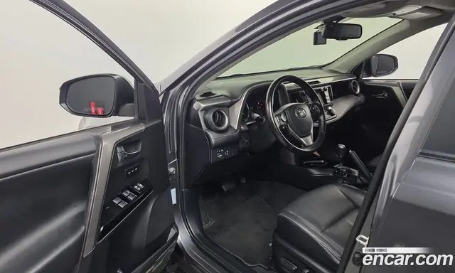 Toyota RAV4 2017 2.5 автомат (гидро), миниатюра 10 Toyota RAV4 2017 2.5 автомат (гидро), миниатюра 10