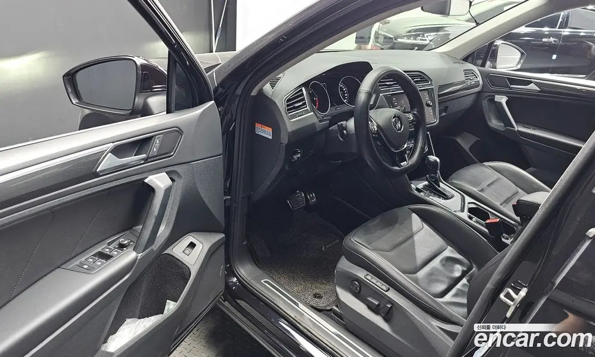 Volkswagen Tiguan 2018 2.0 автомат (гидро), фото 10