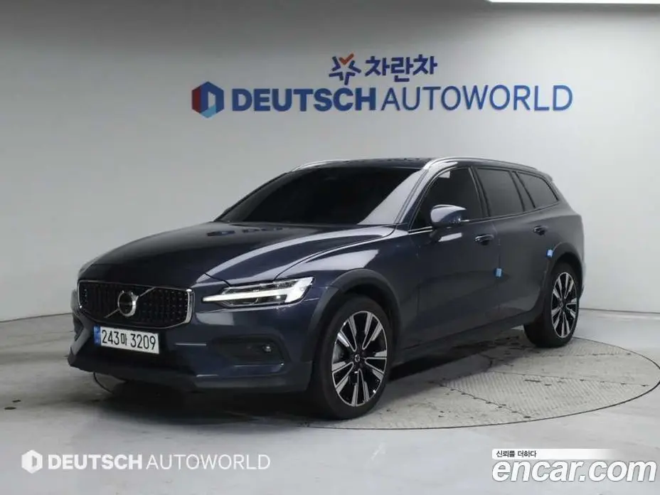 Volvo V60 2022 2.0 автомат (гидро), фото 1 Volvo V60 2022 2.0 автомат (гидро), фото 1
