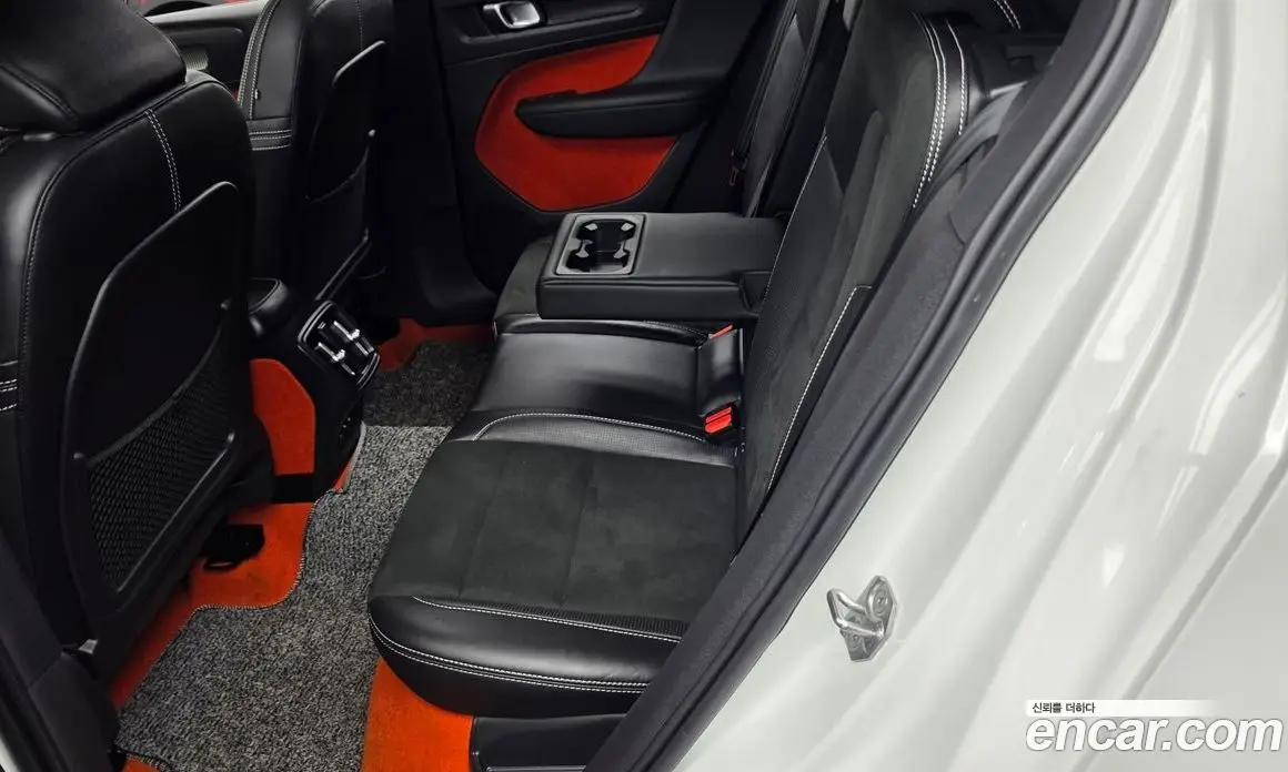 Volvo XC40 2020 2.0 автомат (гидро), фото 16 Volvo XC40 2020 2.0 автомат (гидро), фото 16