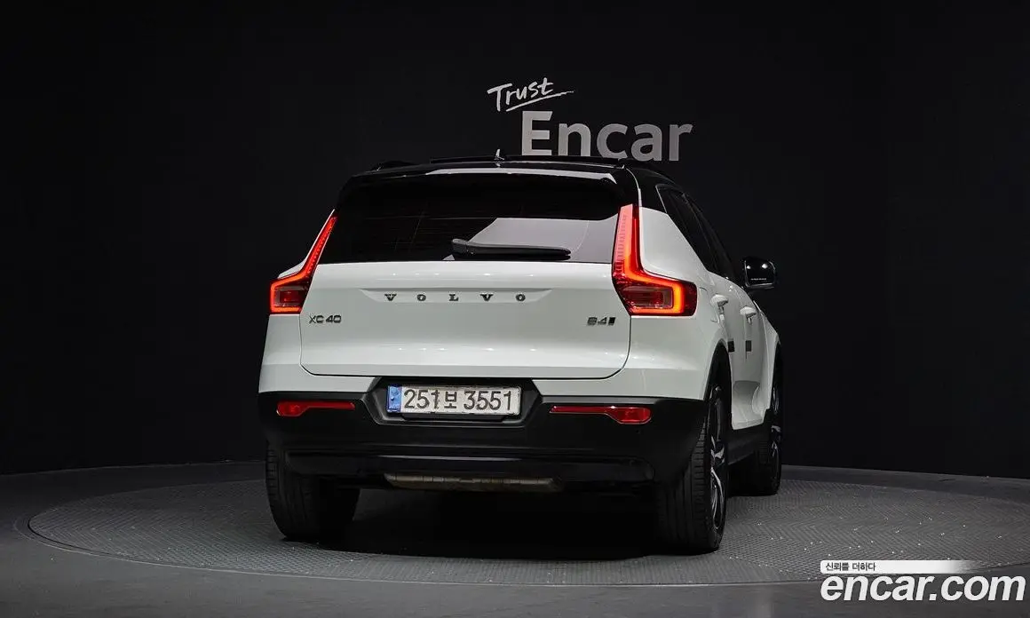 Volvo XC40 2020 2.0 автомат (гидро), фото 4 Volvo XC40 2020 2.0 автомат (гидро), фото 4