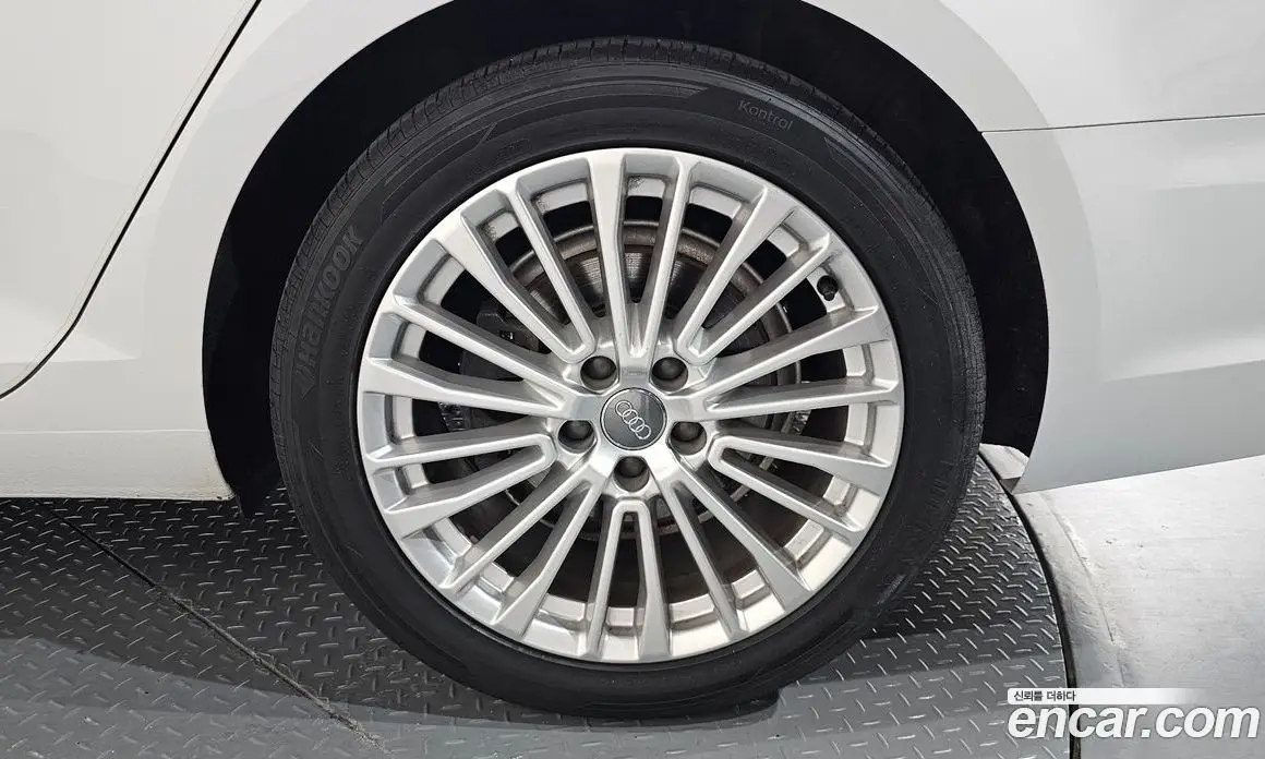 Audi A4 2019 2.0 автомат (гидро), фото 7 Audi A4 2019 2.0 автомат (гидро), фото 7