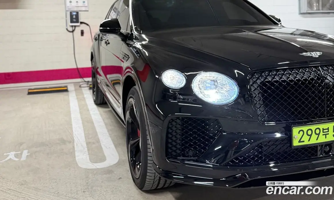 Bentley Bentayga 2024 4.0 автомат (гидро), фото 1 Bentley Bentayga 2024 4.0 автомат (гидро), фото 1