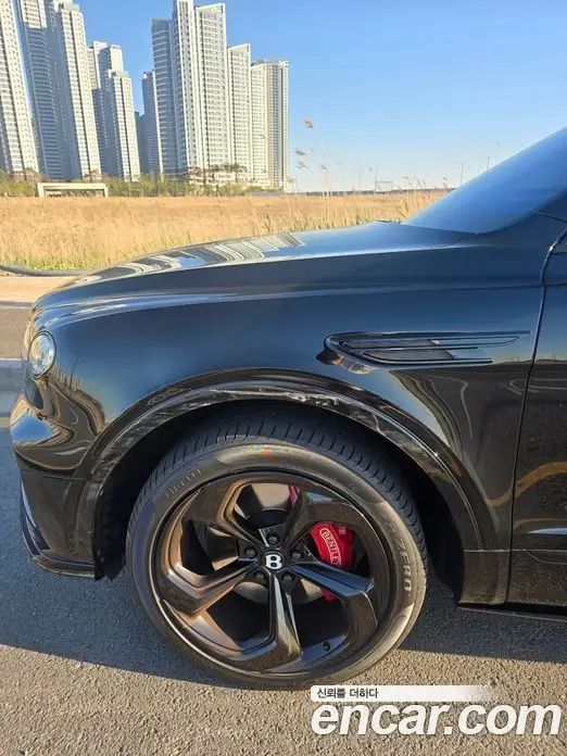 Bentley Bentayga 2024 4.0 автомат (гидро), фото 18 Bentley Bentayga 2024 4.0 автомат (гидро), фото 18