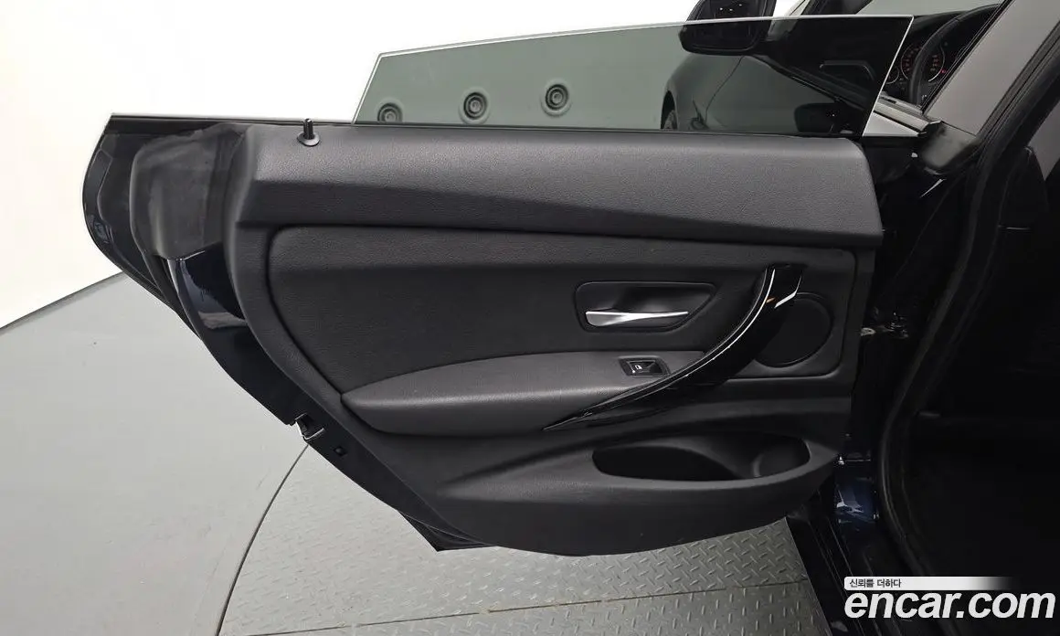 BMW 3 серия 2017 2.0 автомат (гидро), фото 14 BMW 3 серия 2017 2.0 автомат (гидро), фото 14