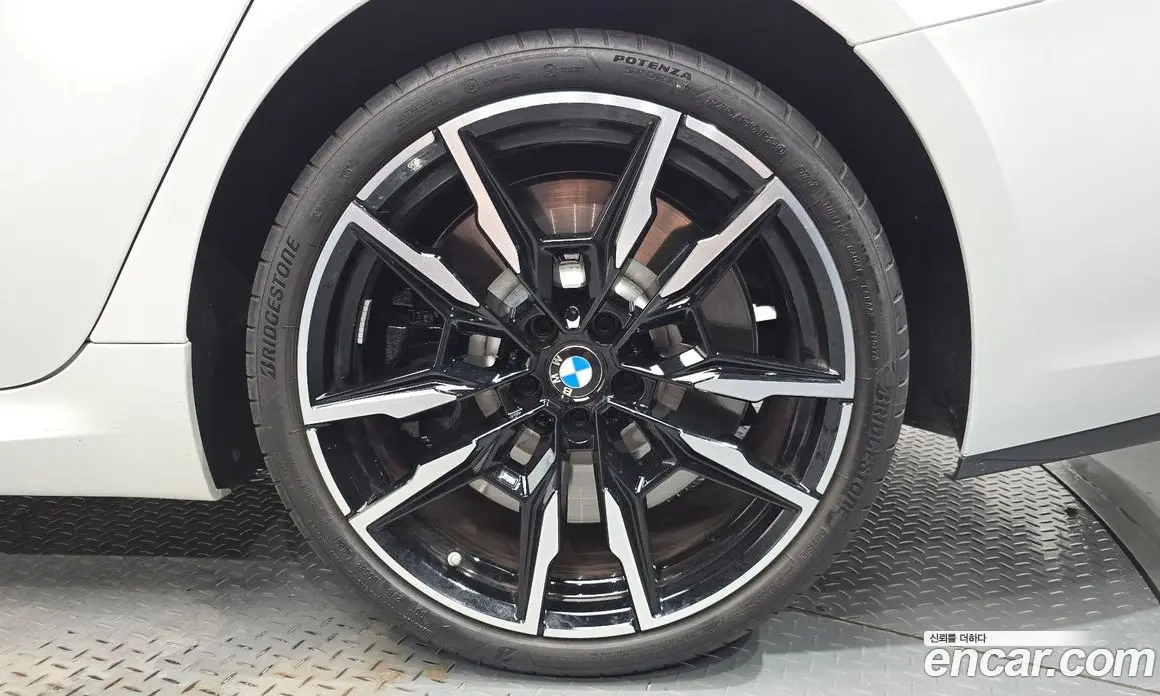 BMW 8 серия 2025 4.4 автомат (гидро), фото 6 BMW 8 серия 2025 4.4 автомат (гидро), фото 6