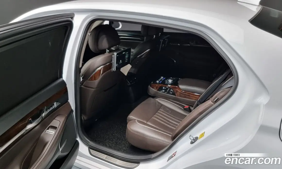 Genesis EQ900 2016 3.3 автомат (гидро), фото 11 Genesis EQ900 2016 3.3 автомат (гидро), фото 11