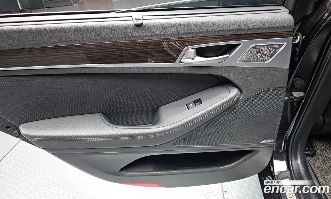 Genesis G80 2017 3.3 автомат (гидро), фото 15 Genesis G80 2017 3.3 автомат (гидро), фото 15