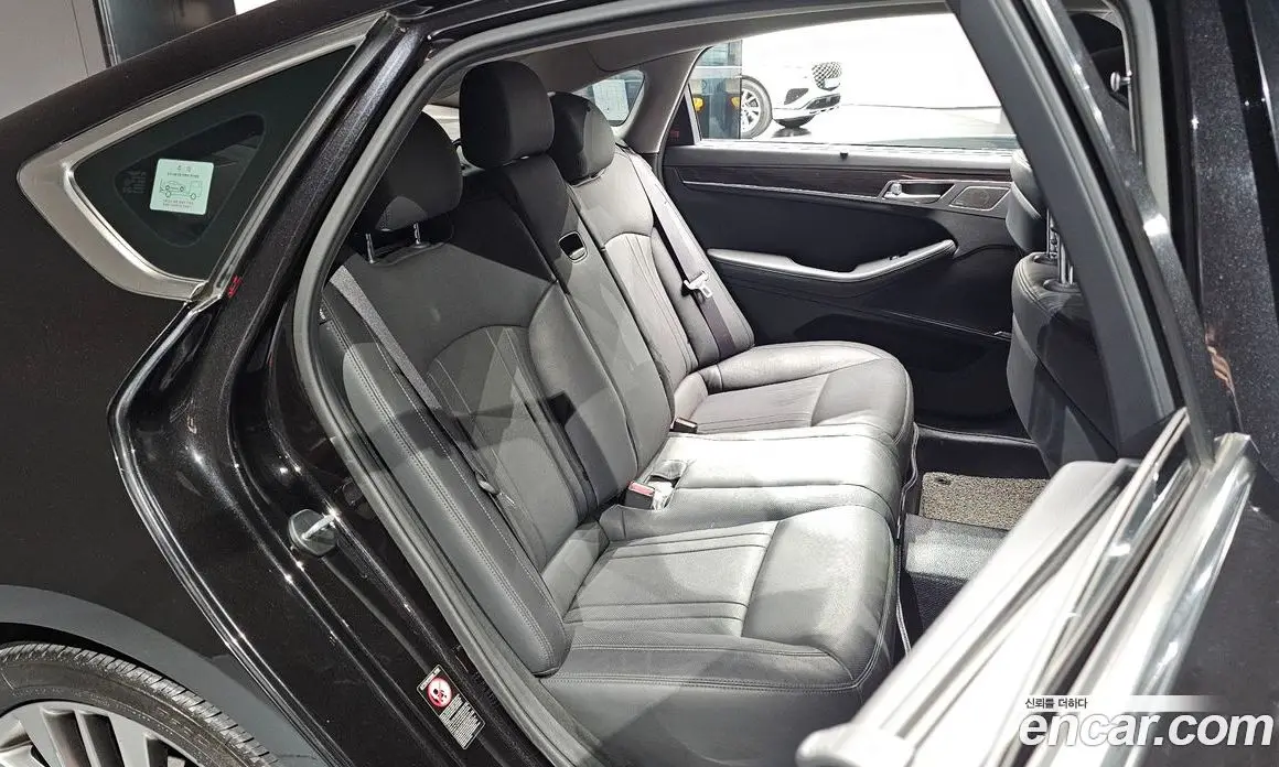 Genesis G80 2017 3.3 автомат (гидро), фото 17 Genesis G80 2017 3.3 автомат (гидро), фото 17