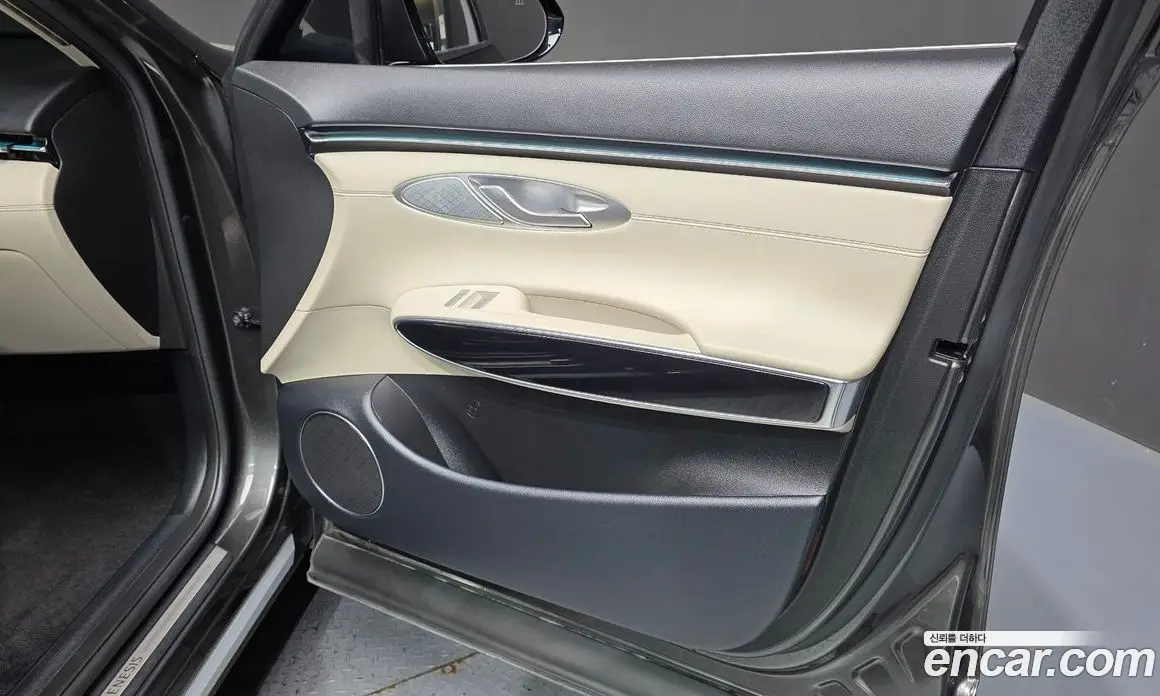Genesis GV70 2024 2.5 автомат (гидро), фото 14 Genesis GV70 2024 2.5 автомат (гидро), фото 14