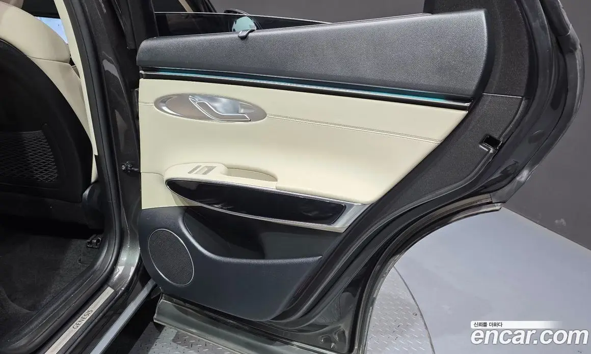 Genesis GV70 2024 2.5 автомат (гидро), фото 15 Genesis GV70 2024 2.5 автомат (гидро), фото 15