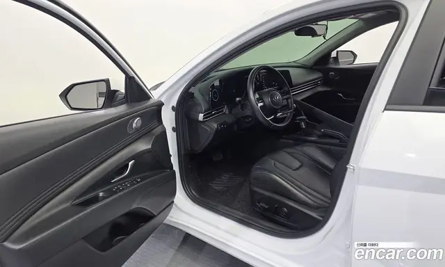 Hyundai Avante 2022 1.6 автомат (гидро), миниатюра 10 Hyundai Avante 2022 1.6 автомат (гидро), миниатюра 10