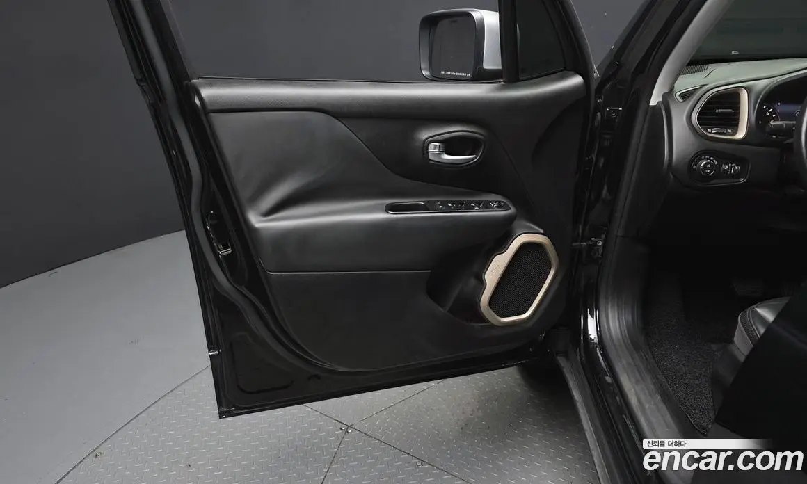 Jeep Renegade 2017 2.0 автомат (гидро), фото 14 Jeep Renegade 2017 2.0 автомат (гидро), фото 14