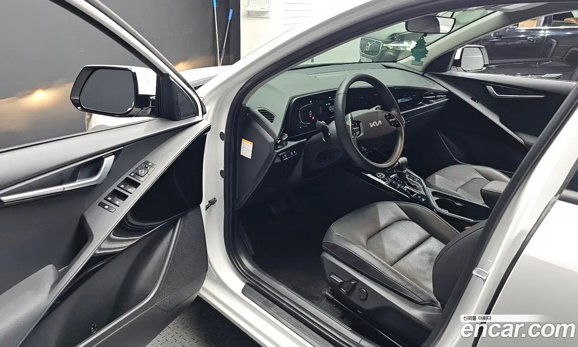 Kia Niro 2022 1.6 автомат (гидро), фото 13