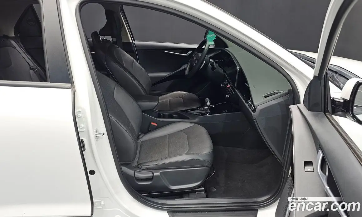 Kia Niro 2022 1.6 автомат (гидро), фото 16