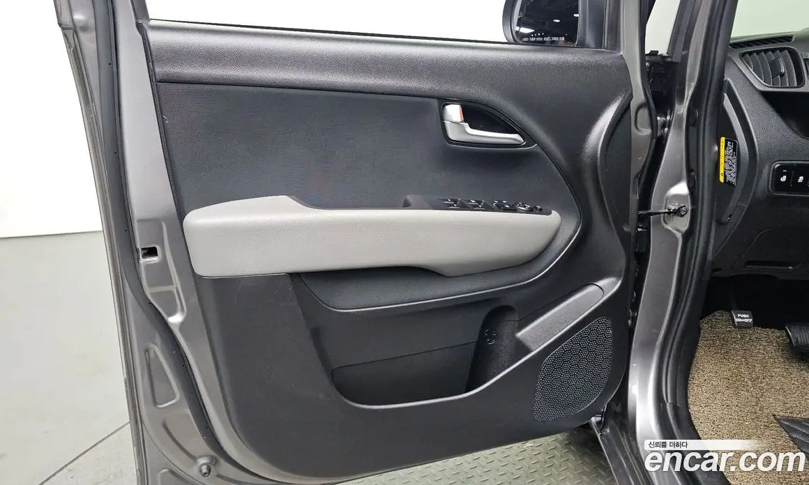 Kia Ray 2023 1.0 автомат (гидро), фото 14