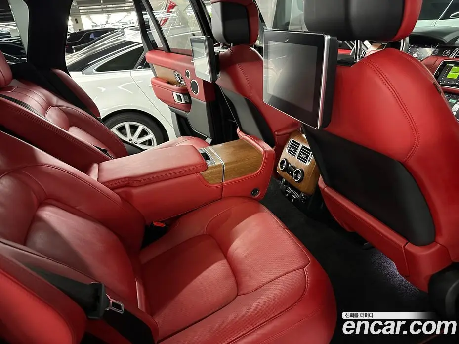 Land Rover Range Rover 2018 4.4 автомат (гидро), фото 14 Land Rover Range Rover 2018 4.4 автомат (гидро), фото 14