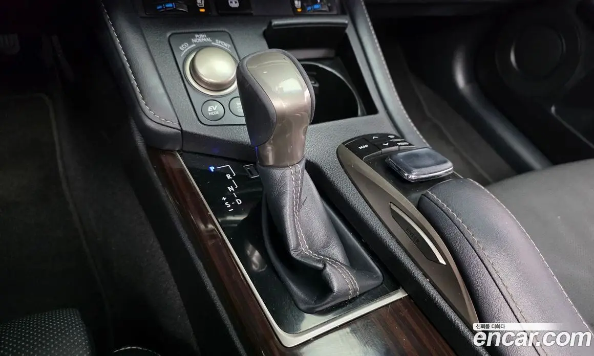 Lexus ES 2018 2.5 автомат (гидро), фото 12 Lexus ES 2018 2.5 автомат (гидро), фото 12