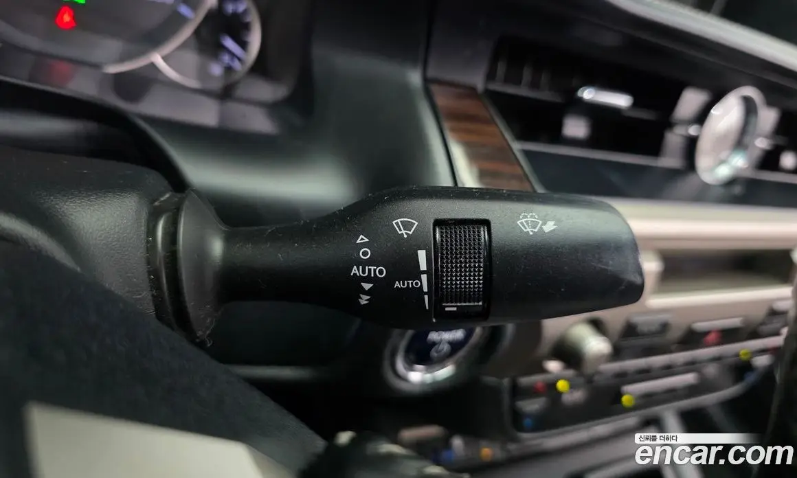 Lexus ES 2018 2.5 автомат (гидро), фото 30 Lexus ES 2018 2.5 автомат (гидро), фото 30