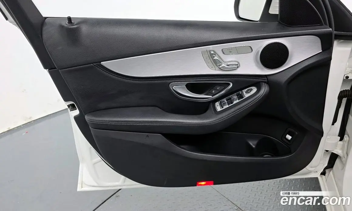 Mercedes-Benz C-Class 2015 2.0 автомат (гидро), фото 16 Mercedes-Benz C-Class 2015 2.0 автомат (гидро), фото 16