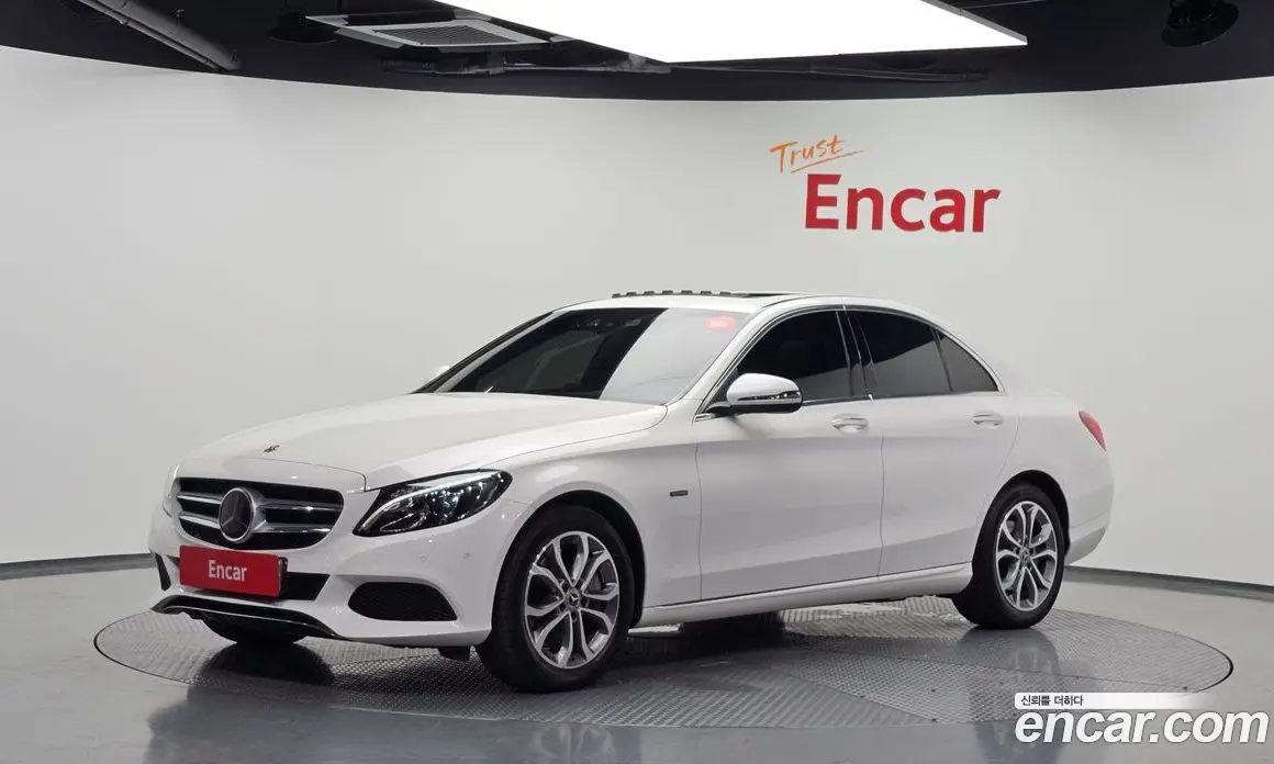 Mercedes-Benz C-Class 2018 2.0 автомат (гидро), фото 1 Mercedes-Benz C-Class 2018 2.0 автомат (гидро), фото 1