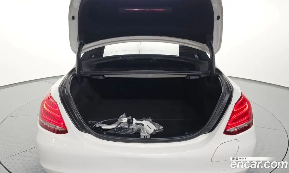 Mercedes-Benz C-Class 2018 2.0 автомат (гидро), фото 20 Mercedes-Benz C-Class 2018 2.0 автомат (гидро), фото 20