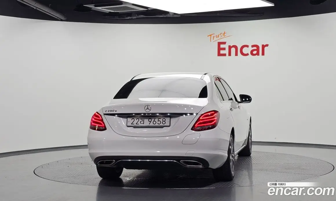 Mercedes-Benz C-Class 2018 2.0 автомат (гидро), фото 4 Mercedes-Benz C-Class 2018 2.0 автомат (гидро), фото 4