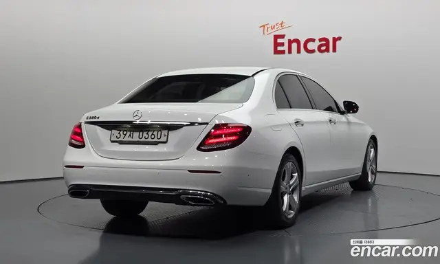 Mercedes-Benz E-Class 2016 1.9 автомат (гидро), миниатюра 2 Mercedes-Benz E-Class 2016 1.9 автомат (гидро), миниатюра 2