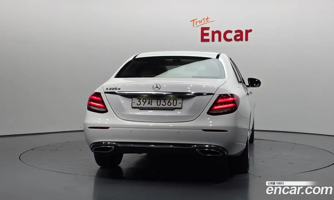 Mercedes-Benz E-Class 2016 1.9 автомат (гидро), фото 4 Mercedes-Benz E-Class 2016 1.9 автомат (гидро), фото 4