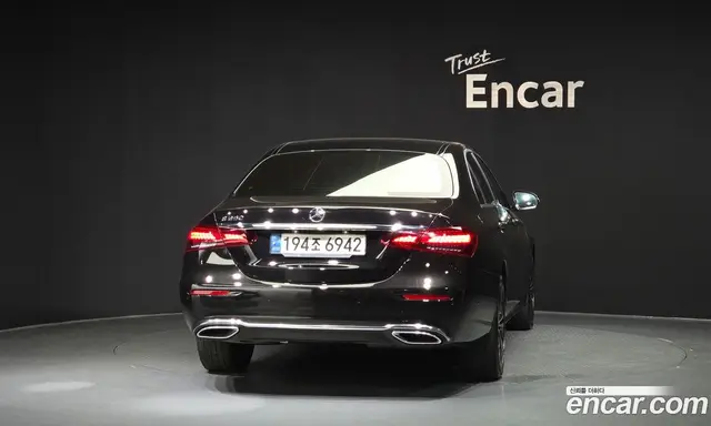 Mercedes-Benz E-Class 2021 2.0 автомат (гидро), миниатюра 4 Mercedes-Benz E-Class 2021 2.0 автомат (гидро), миниатюра 4