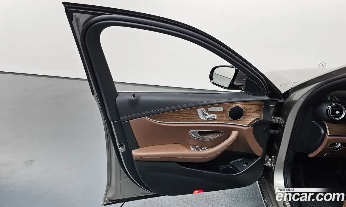 Mercedes-Benz E-Class 2023 2.0 автомат (гидро), фото 14 Mercedes-Benz E-Class 2023 2.0 автомат (гидро), фото 14