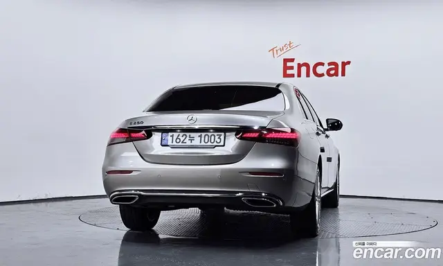 Mercedes-Benz E-Class 2023 2.0 автомат (гидро), миниатюра 4 Mercedes-Benz E-Class 2023 2.0 автомат (гидро), миниатюра 4
