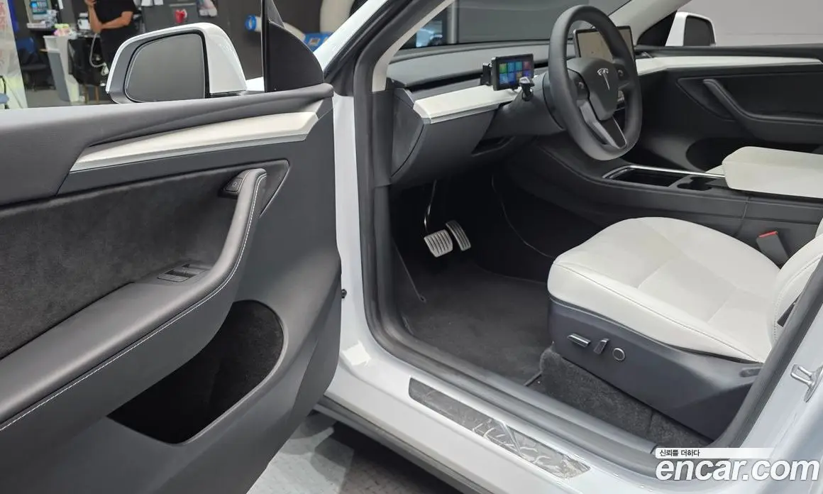 Tesla Model Y 2024 0.2 автомат (гидро), фото 13 Tesla Model Y 2024 0.2 автомат (гидро), фото 13