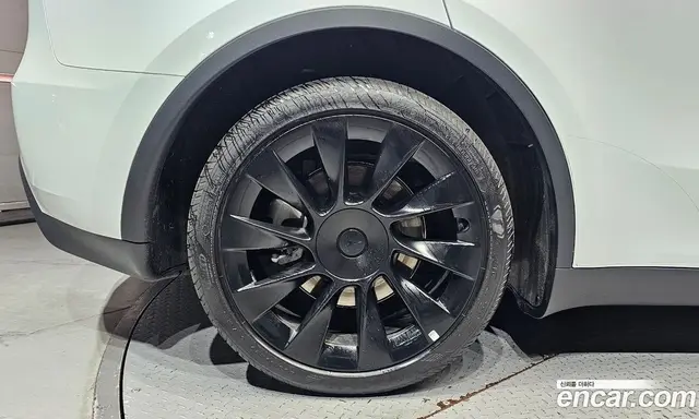 Tesla Model Y 2024 0.2 автомат (гидро), миниатюра 5 Tesla Model Y 2024 0.2 автомат (гидро), миниатюра 5