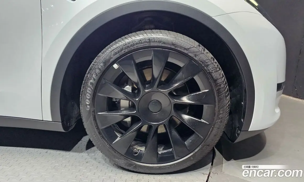 Tesla Model Y 2024 0.2 автомат (гидро), фото 7 Tesla Model Y 2024 0.2 автомат (гидро), фото 7