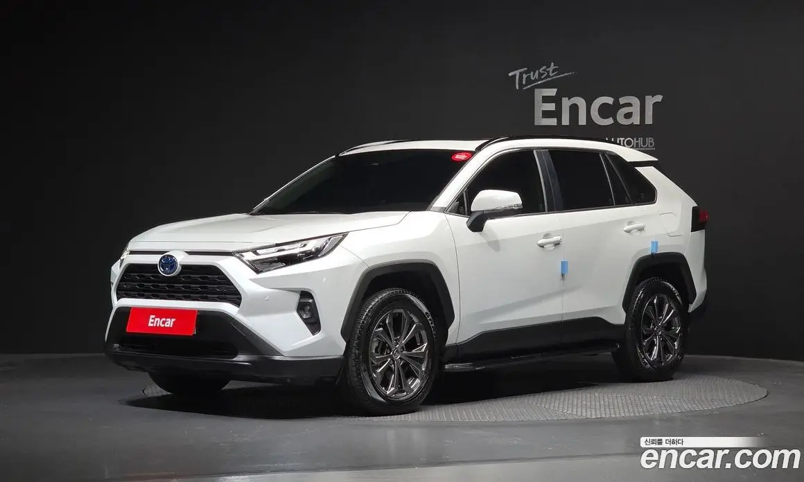 Toyota RAV4 2023 2.5 автомат (гидро), фото 1 Toyota RAV4 2023 2.5 автомат (гидро), фото 1