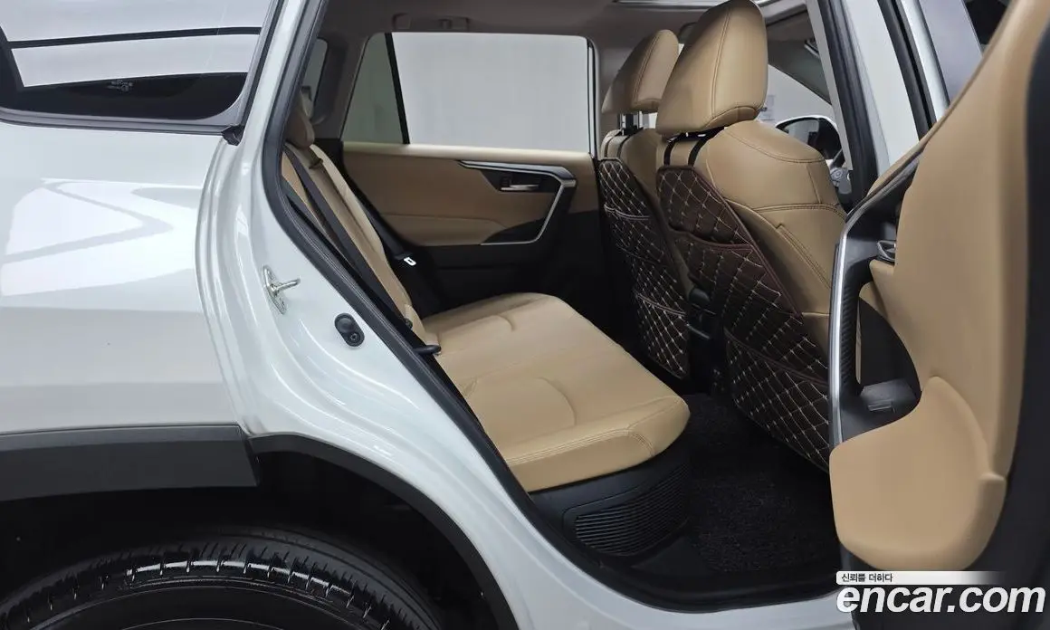 Toyota RAV4 2023 2.5 автомат (гидро), фото 11 Toyota RAV4 2023 2.5 автомат (гидро), фото 11