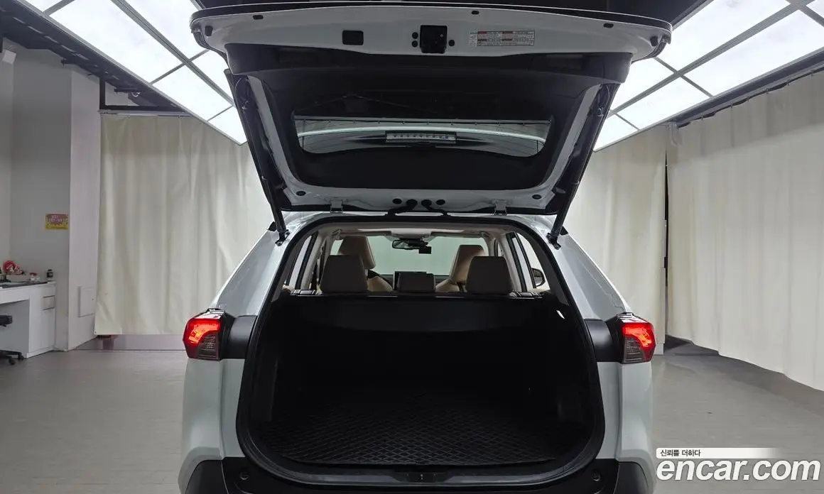 Toyota RAV4 2023 2.5 автомат (гидро), фото 17 Toyota RAV4 2023 2.5 автомат (гидро), фото 17