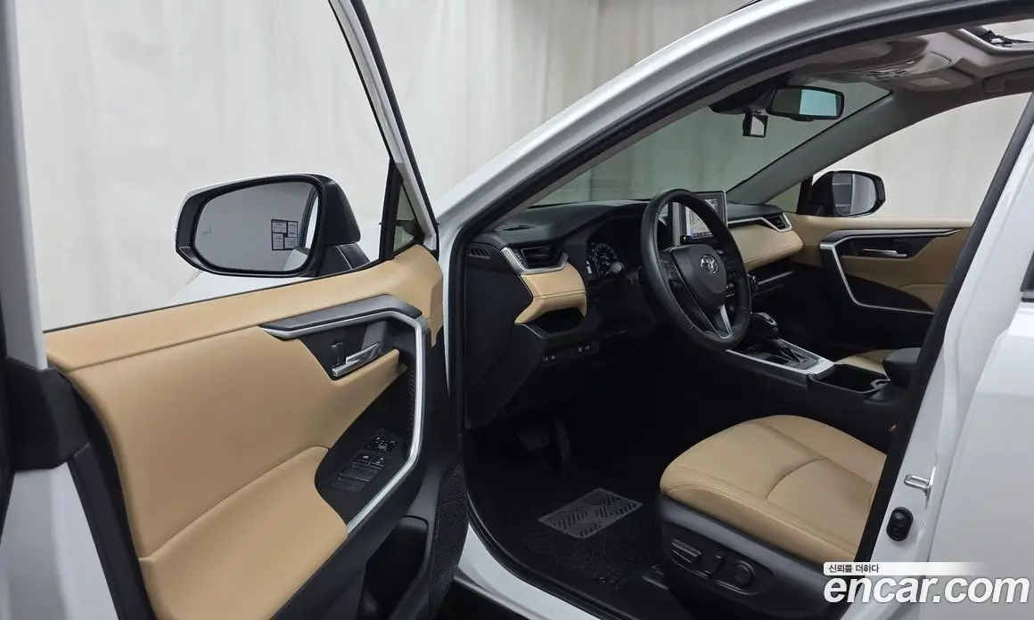 Toyota RAV4 2023 2.5 автомат (гидро), фото 10 Toyota RAV4 2023 2.5 автомат (гидро), фото 10