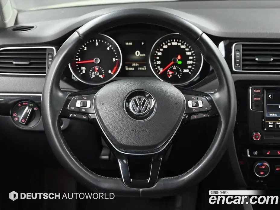 Volkswagen Jetta 2015 2.0 автомат (гидро), фото 13 Volkswagen Jetta 2015 2.0 автомат (гидро), фото 13