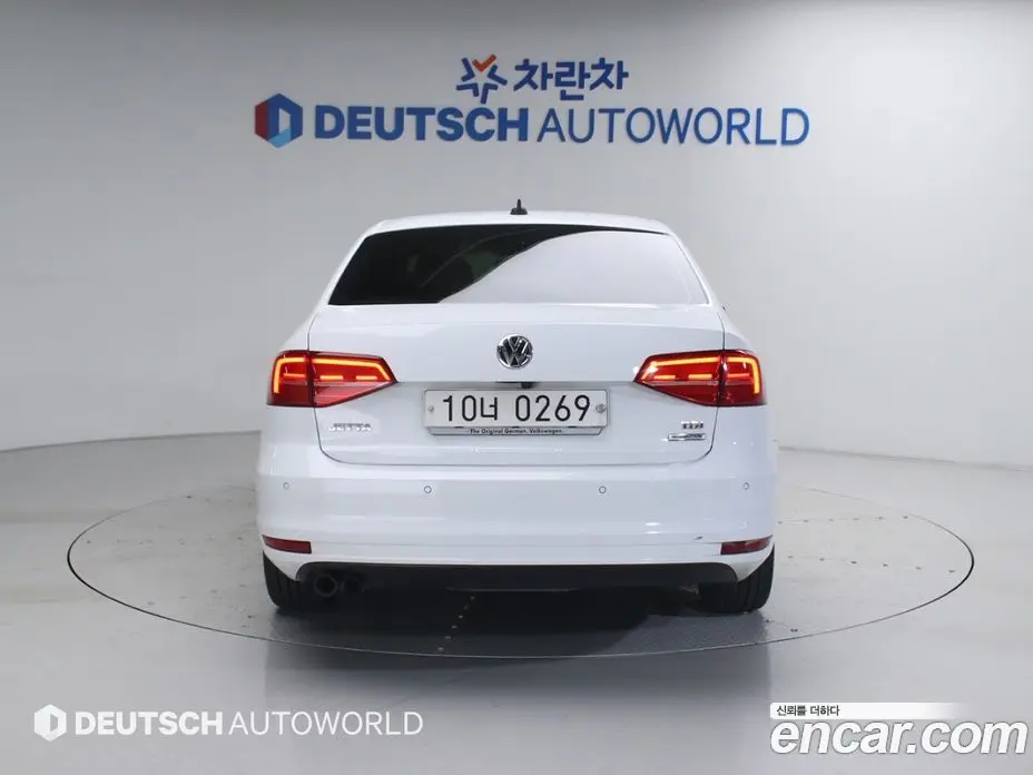 Volkswagen Jetta 2015 2.0 автомат (гидро), фото 4 Volkswagen Jetta 2015 2.0 автомат (гидро), фото 4