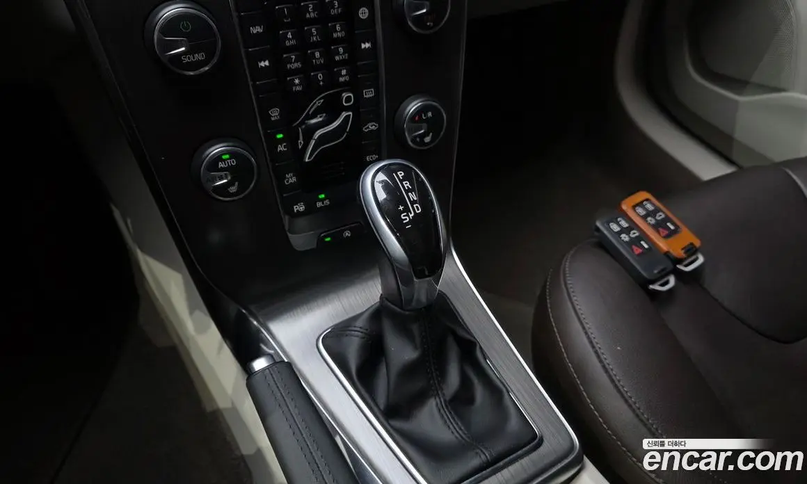 Volvo V40 2016 2.0 автомат (гидро), фото 11