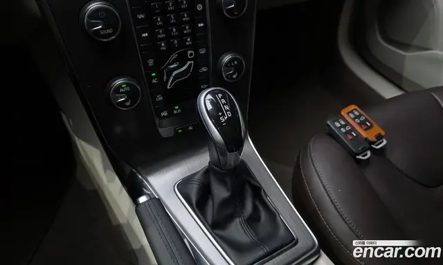 Volvo V40 2016 2.0 автомат (гидро), миниатюра 11